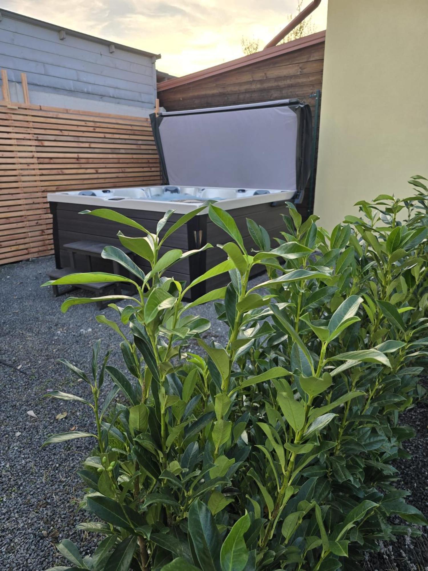 Apartmany Centro & Jacuzzi Piest'any Eksteriør bilde